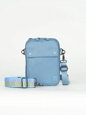 IHKWIP THE XL EVERYDAY ESSENTIALS
CROSSBODY WITH 2 STRAPS - FADED
INDIGO, NWT